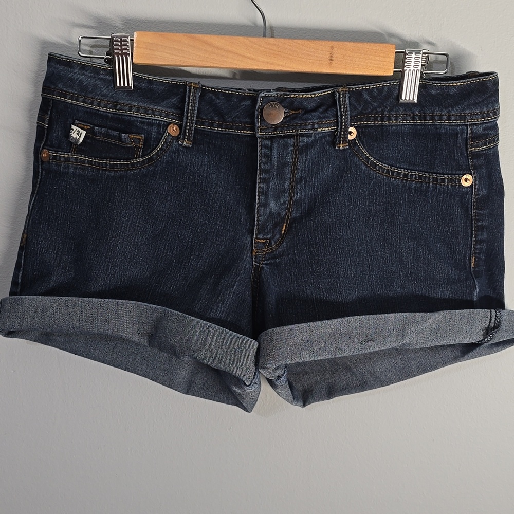 17/21 Exclusive Denim shorts women's size  10 blue Classic denim jean shorts